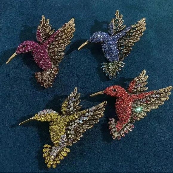 Hummingbird Gold Crystal Pin Brooch - Picture 7 of 7